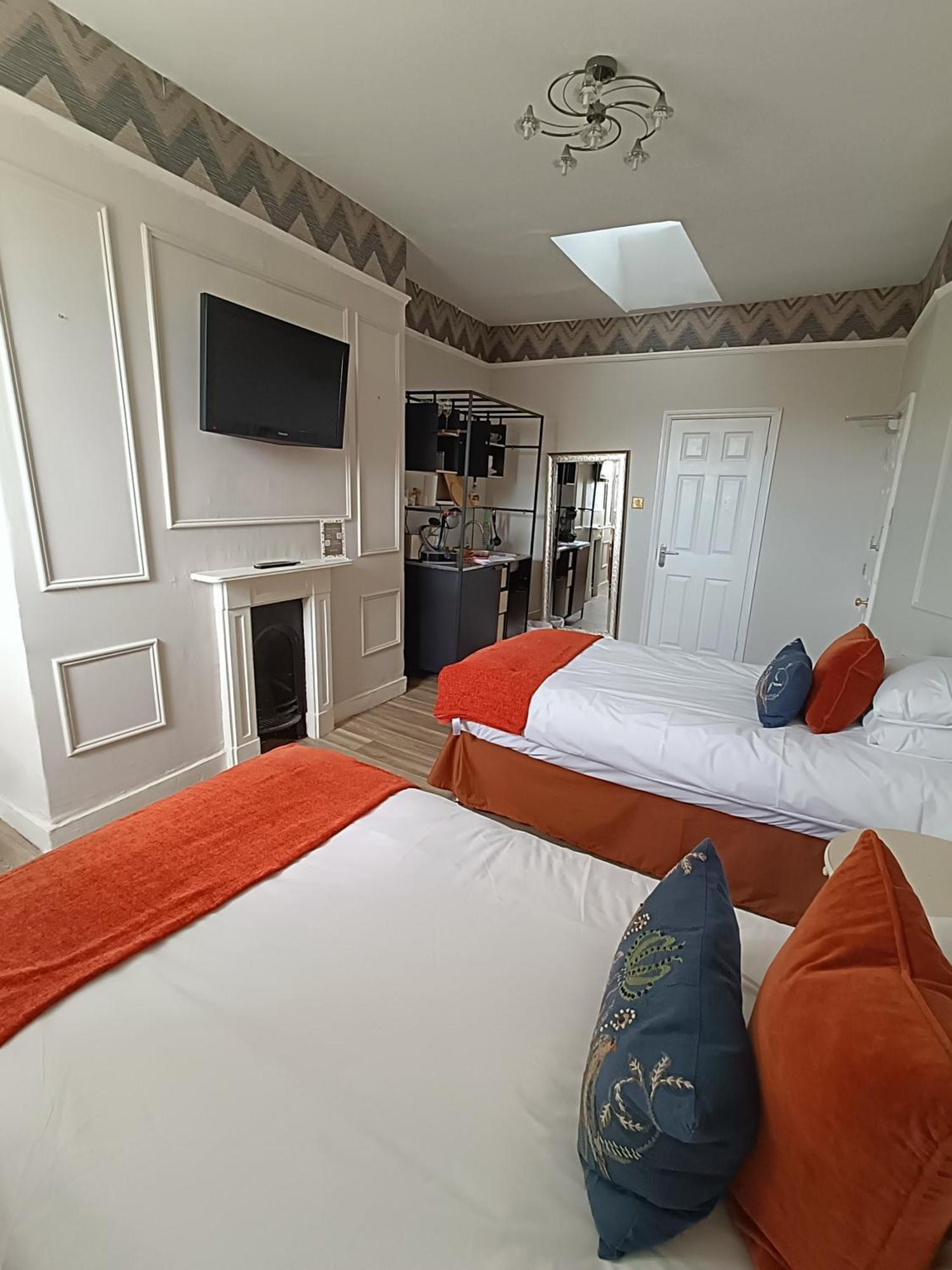 Rooms On The Prom Челтенхам Экстерьер фото